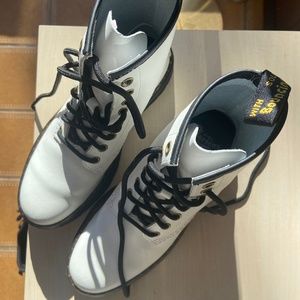 Women's Dr. Marten's 1460